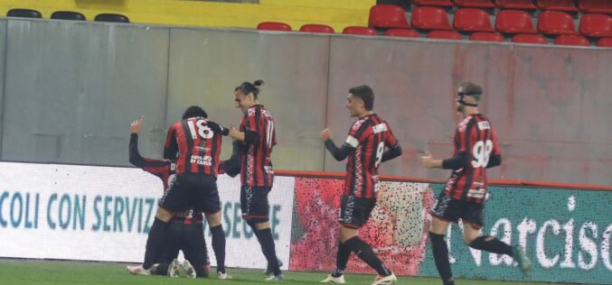 Crederci sempre, arrendersi mai. Arriva il pari (2-2) a Siracusa in tempo di recupero con un super Garofalo