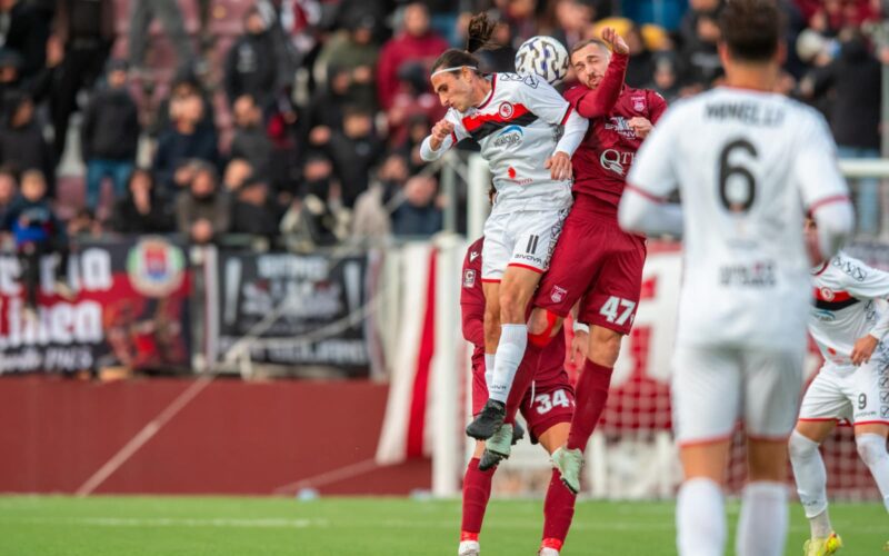 Serie B, equilibrio totale: il Frosinone allunga, ma il Venezia resta a -1