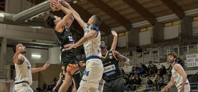 La Cestistica regge l’urto e gioca con coraggio, Latina allunga nel finale