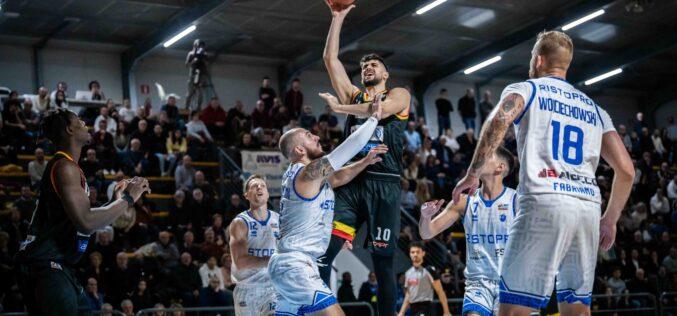 Una partita interminabile sfugge dalle mani dei Neri. Dopo due overtime ride la Janus