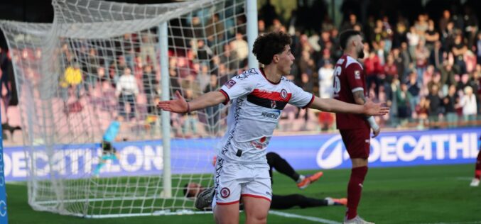 Il Foggia mette paura alla Salernitana. In dieci uomini arriva a pochi centimetri dal pareggio (2-1)
