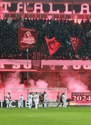 Vittoria al cardiopalma (2-1) contro il Giugliano. Doppietta di Petermann e Perucchini super sul rigore di Ogunseye