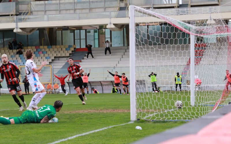 Il Foggia si fa grande contro il Catania, ma raccoglie solo un punto (1-1)