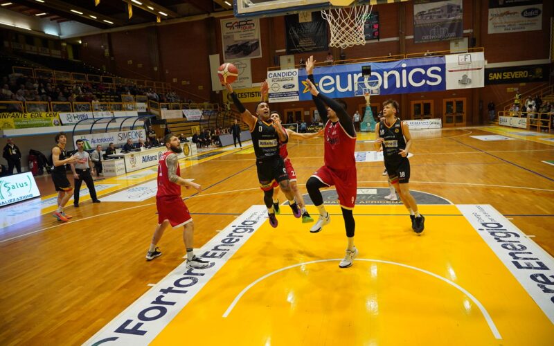 La giocata di Lucas manda in estasi San Severo. Sedici volte Allianz Pazienza! Piegata anche la coriacea Chiusi