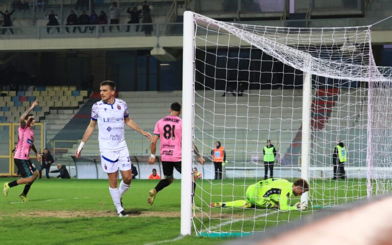 Con il Casarano settima sconfitta consecutiva (1-2). E’ sempre più buio pesto