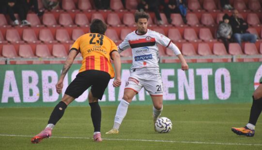 Il Foggia mette paura al Benevento ma torna ancora una volta a mani vuote (1-0)