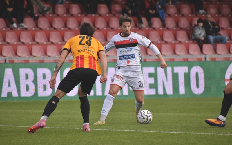 Il Foggia mette paura al Benevento ma torna ancora una volta a mani vuote (1-0)