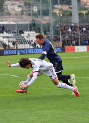 Rotto l’incantesimo. Il Foggia torna a casa con un pareggio (0-0) senza mai correre pericoli. E nel finale poteva arrivare la solita beffa…