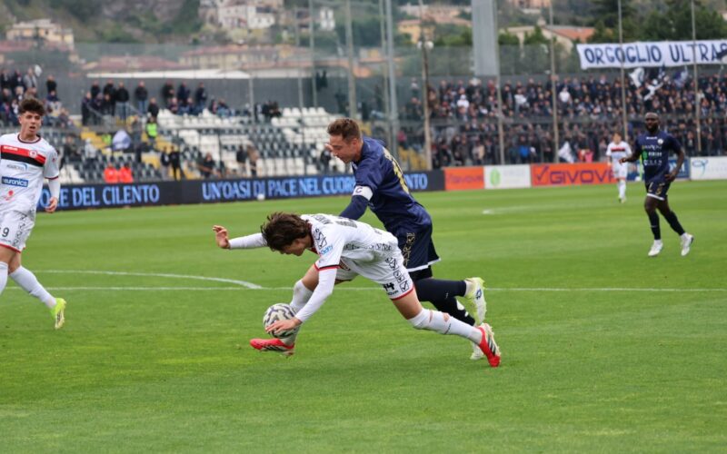 Rotto l’incantesimo. Il Foggia torna a casa con un pareggio (0-0) senza mai correre pericoli. E nel finale poteva arrivare la solita beffa…