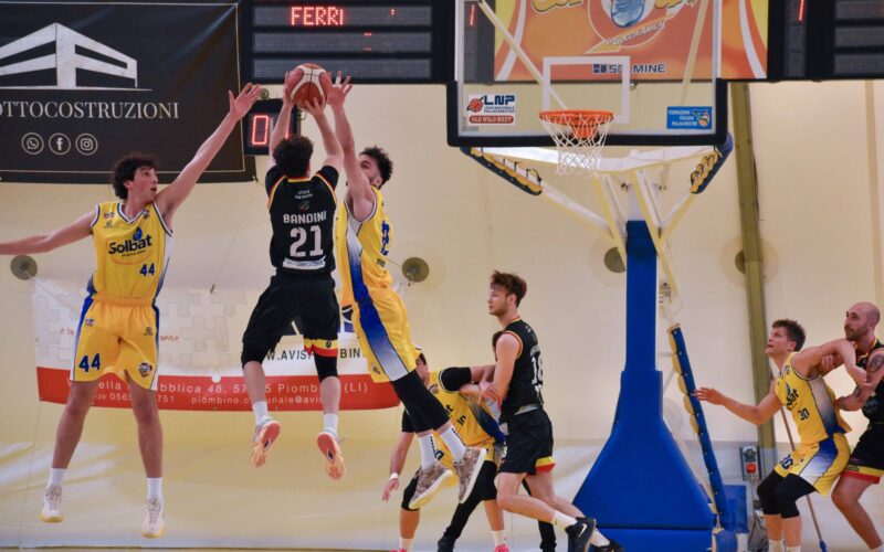 La Cestistica cade a Piombino. I Neri blindano il quarto posto e chiudono a 46 punti