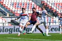 Il Foggia perde a Cosenza (1-0). Distrazione fatale in difesa. Nel finale il caos per la rete annullata ai rossoneri