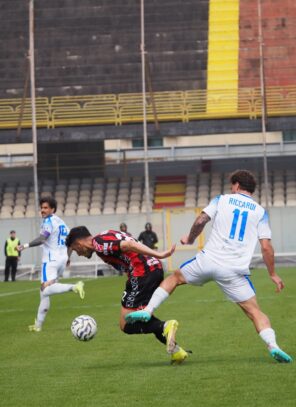 Primo tempo da dimenticare, poi il Foggia si sveglia e rischia anche di vincere. Pari con il Siracusa (1-1)
