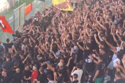 Giocatori emozionati nel vedere tanti tifosi per un allenamento