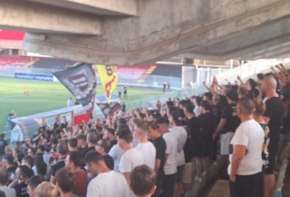 Giocatori emozionati nel vedere tanti tifosi per un allenamento