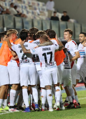 Il Foggia batte il Crotone (0-1) ed apre un nuovo corso. Grazie ragazzi, finalmente basta con le figuracce!