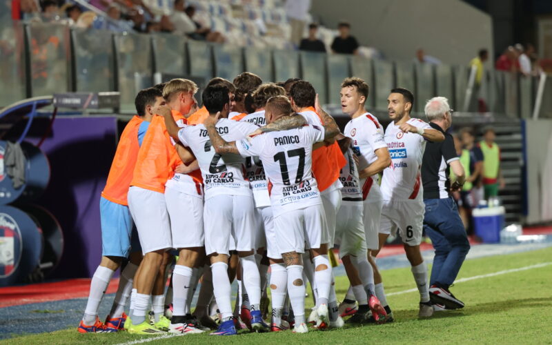 Il Foggia batte il Crotone (0-1) ed apre un nuovo corso. Grazie ragazzi, finalmente basta con le figuracce!