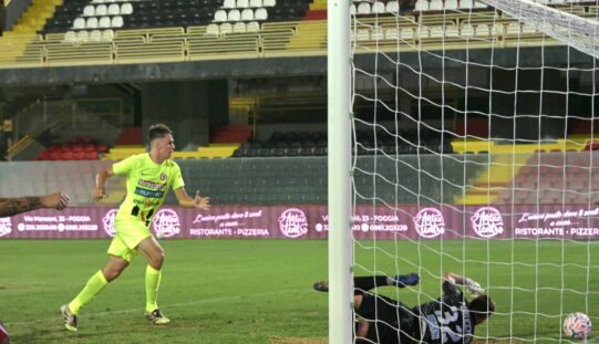 Foggia 1-2 Altamura. Buon primo tempo dei rossoneri, poi emerge la preparazione degli ospiti