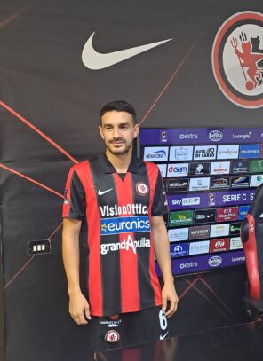 Ecco la nuova maglia del Foggia
