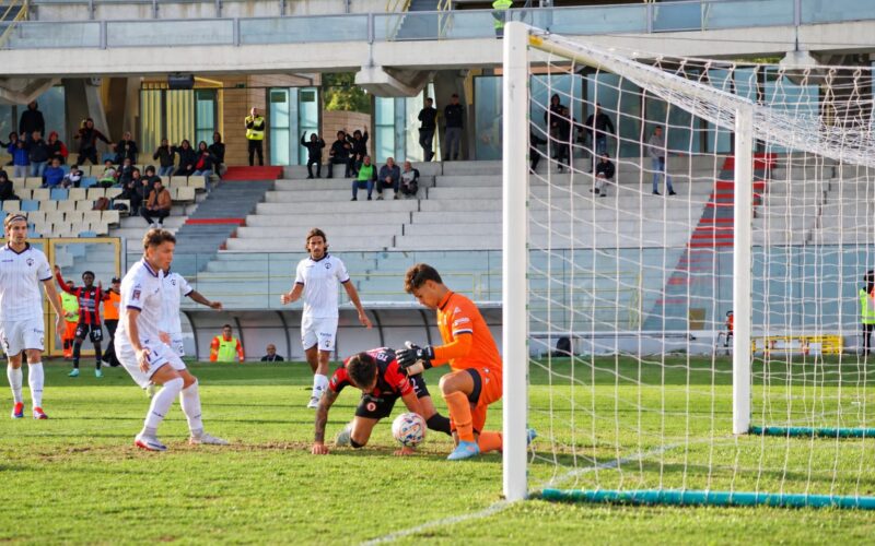 Foggia non pervenuto per 60 minuti, poi cambia passo con Haoudi e vince la partita (1-0) con la rete di Ravasio